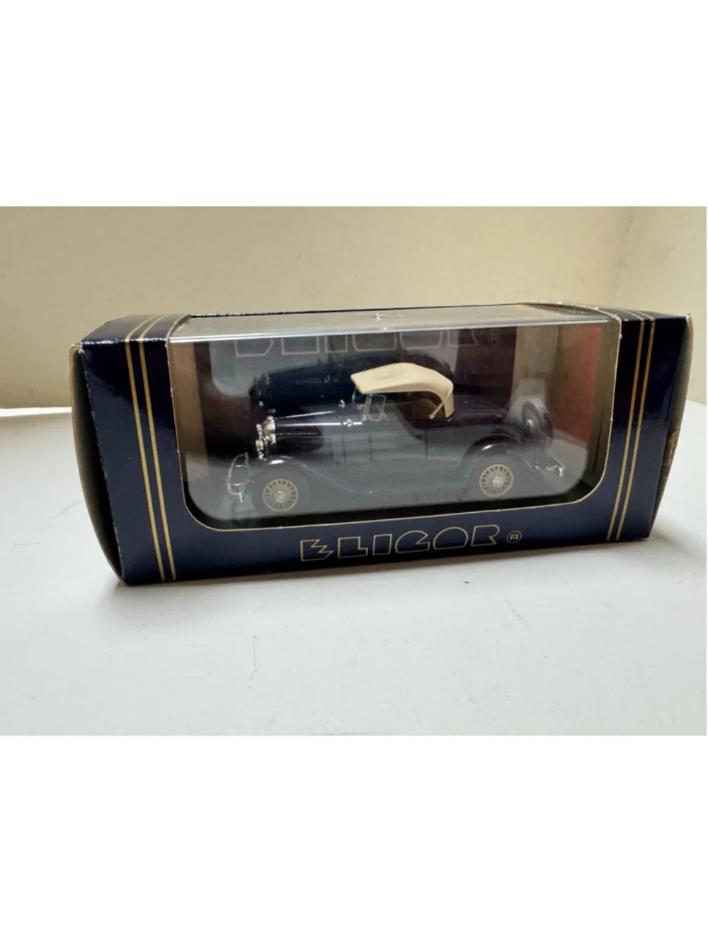 Eligor Ford V8 1932 Roadster Capote Diecast Car 1/43 scale